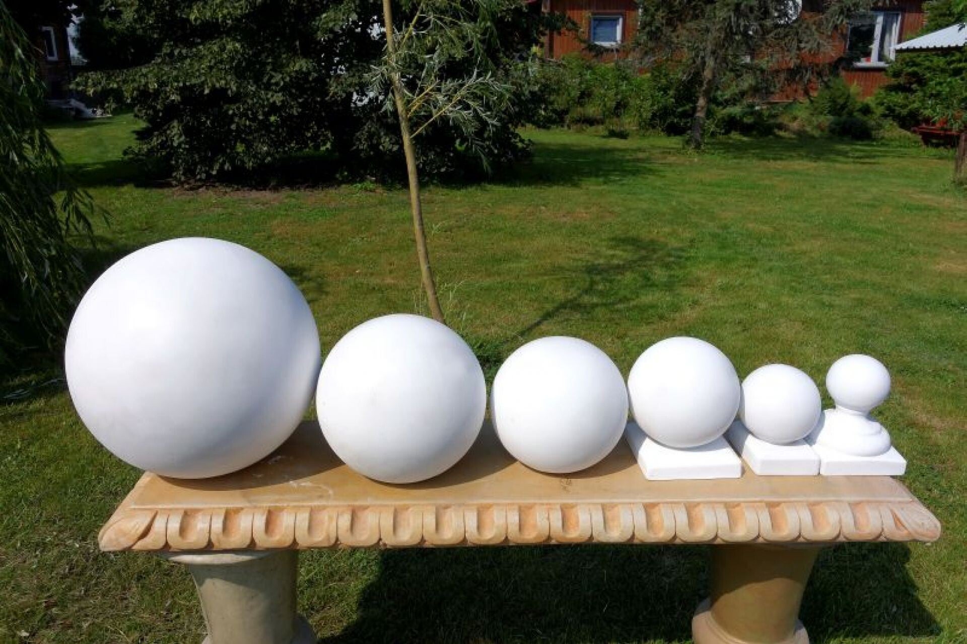 Kugel aus Stein auf den Balustraden ø 40cm