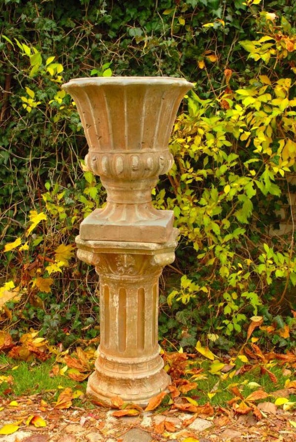 Blumentopf mit der Struktur von erodierendem Stein