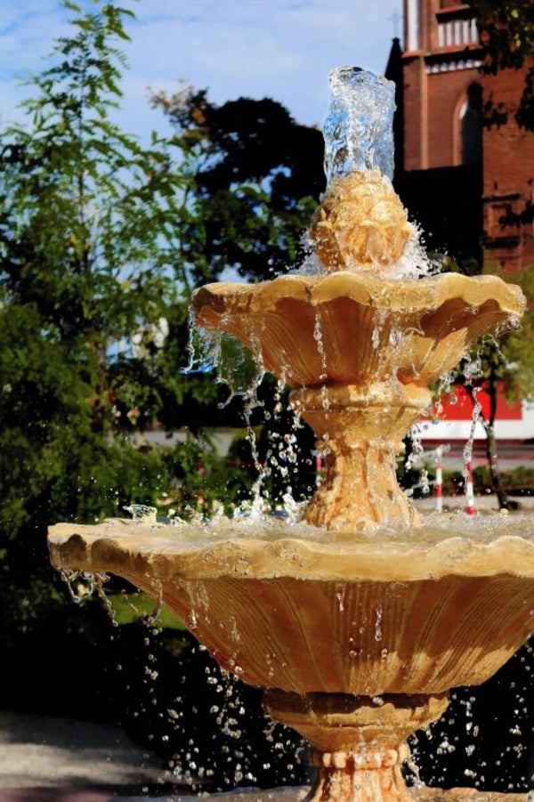 Brunnen im italienischen Stil für den Garten