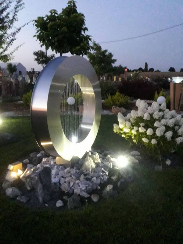 Dekorativer Brunnen für den Garten 300 cm