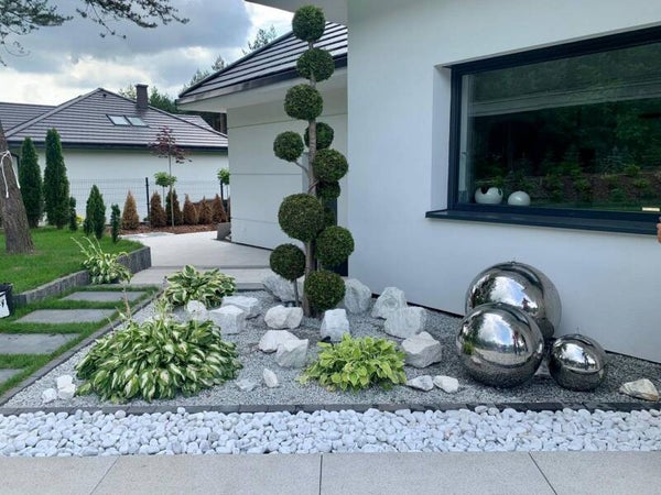 Edelstahl-Brunnenset bestehend aus drei matten Kugeln mit Durchmessern von 38/58/73 cm Kugeln