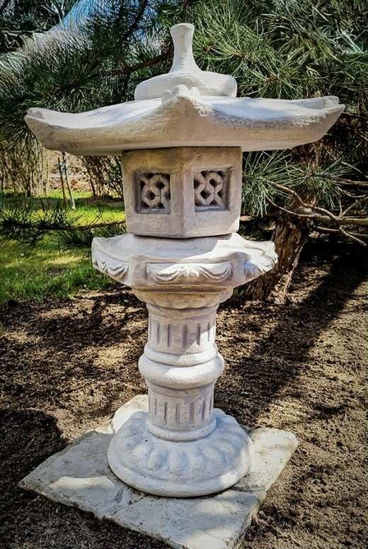 Gartenlampe aus Stein H 85 cm