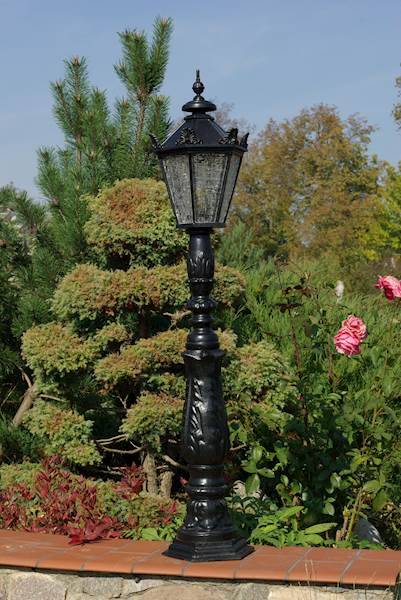 Gusseiserne Lampen am Mast für das Restaurant H 123 cm