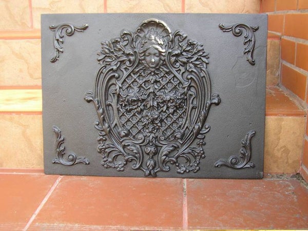 Feuerwand mit Kopfmuster