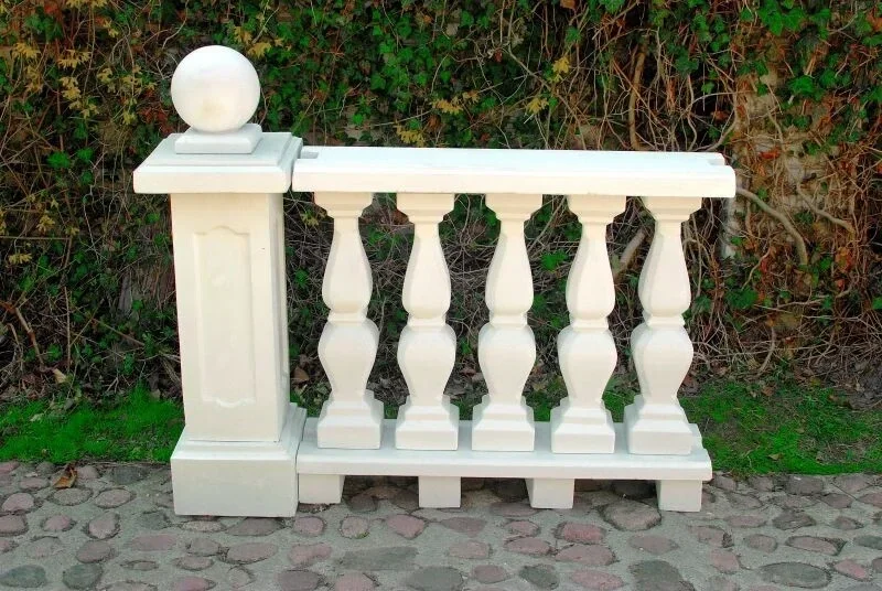 Klassische Balustrade aus Beton für Garten & Terrasse – Robustes Treppengeländer, dekorative Geländer-Elemente für Außenbereich