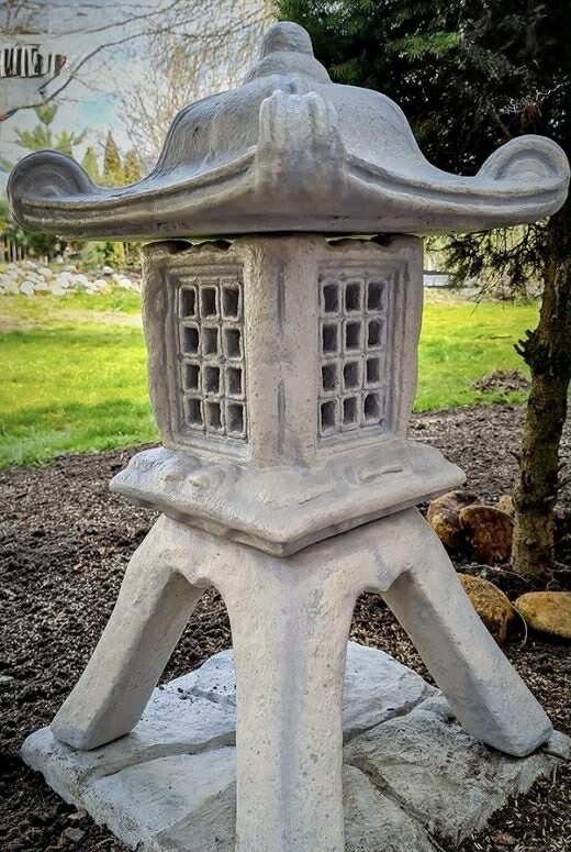 Lampe im Pagodenstil für die Terrasse H 71 cm