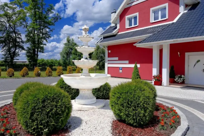 Mehrstöckige Gartenfontäne aus Stein – Klassischer Springbrunnen für Garten, Einfahrt & Parkanlagen, elegantes Wasserelement