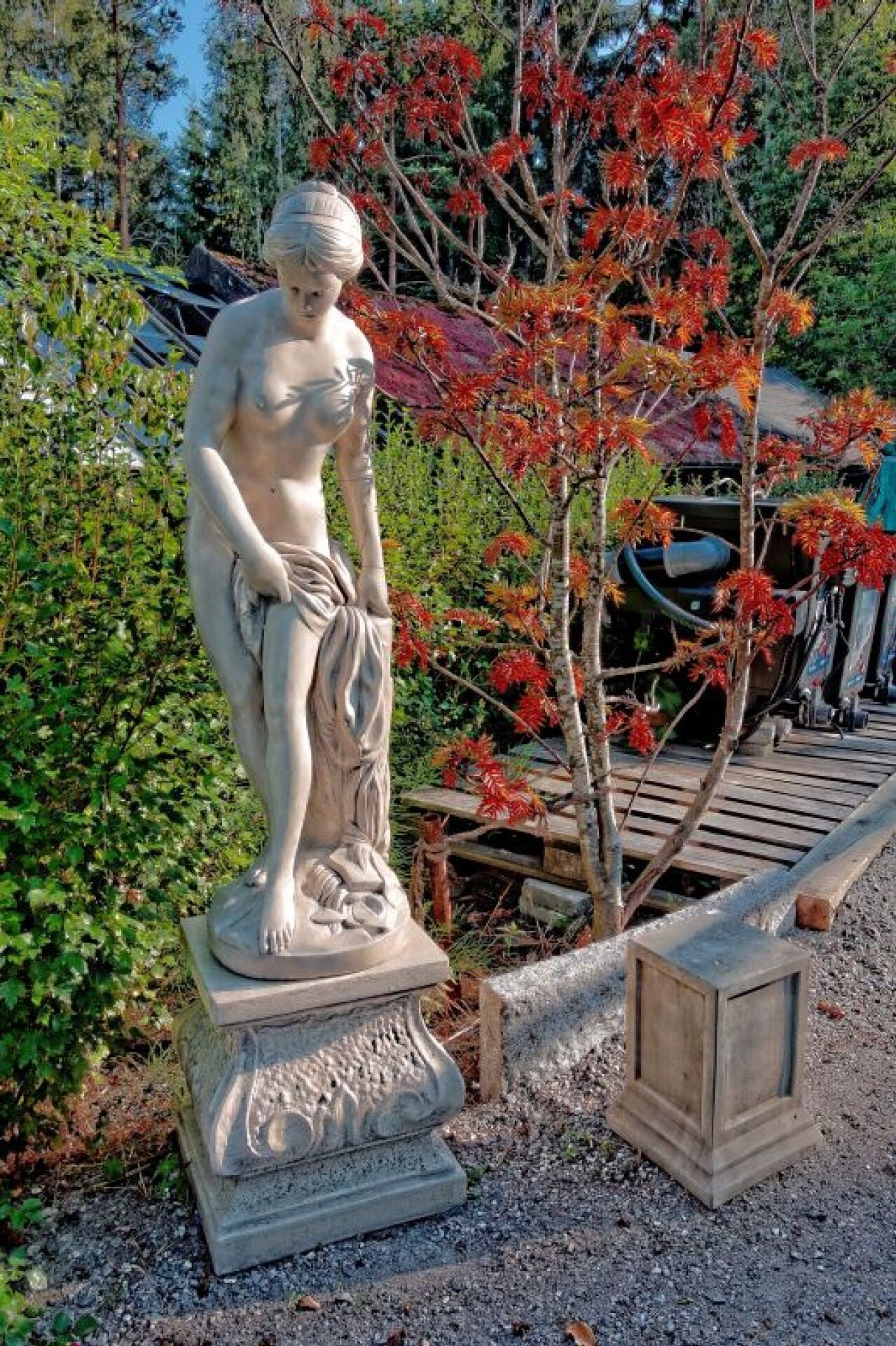 Eine Falkonetta-Statue zur Verwendung im Hotelinneren