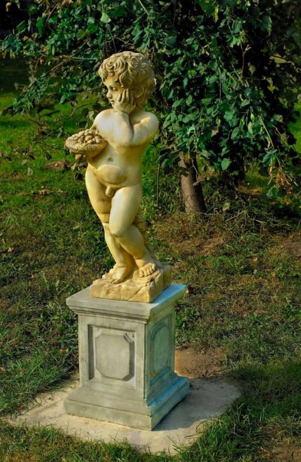 Statue für den Garten von Amor mit Früchten