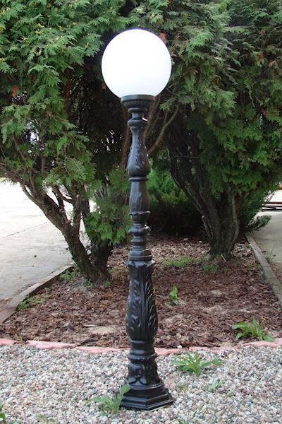 Stehlampe mit Kugel – Höhe 140 cm für Terrassenbeleuchtung