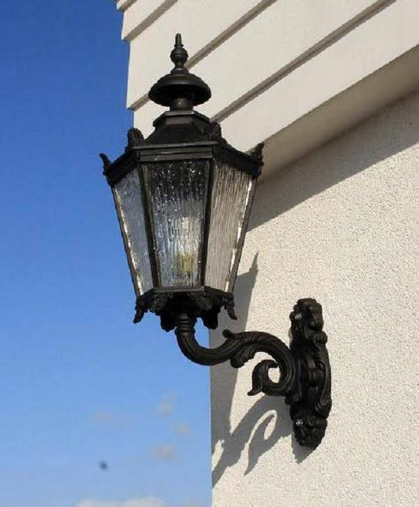 Wandleuchte aus Gusseisen mit einer Höhe von 91 cm