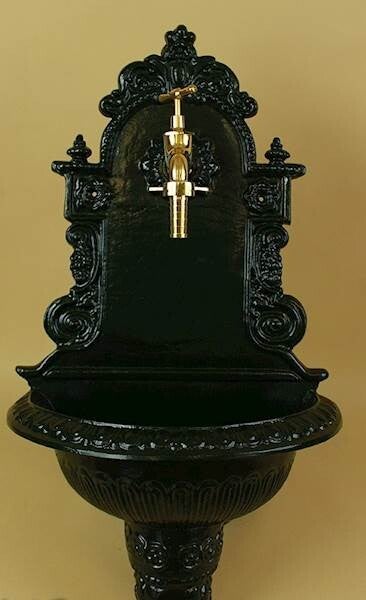 Wandwaschbecken aus Gusseisen mit Wasserhahn Grün