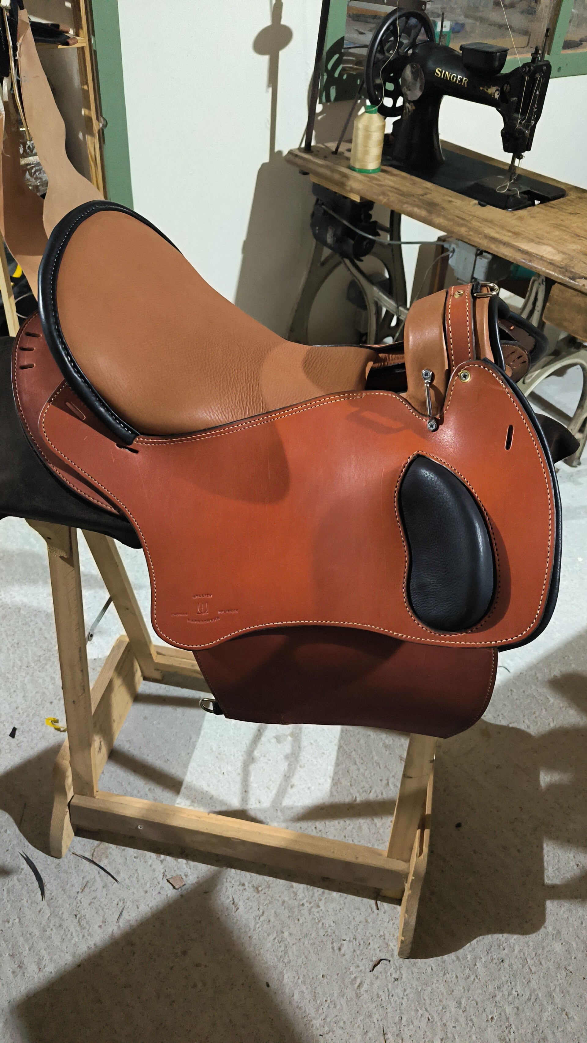 Selle de randonnée et endurance.selle fabriquée artisanalement en France 