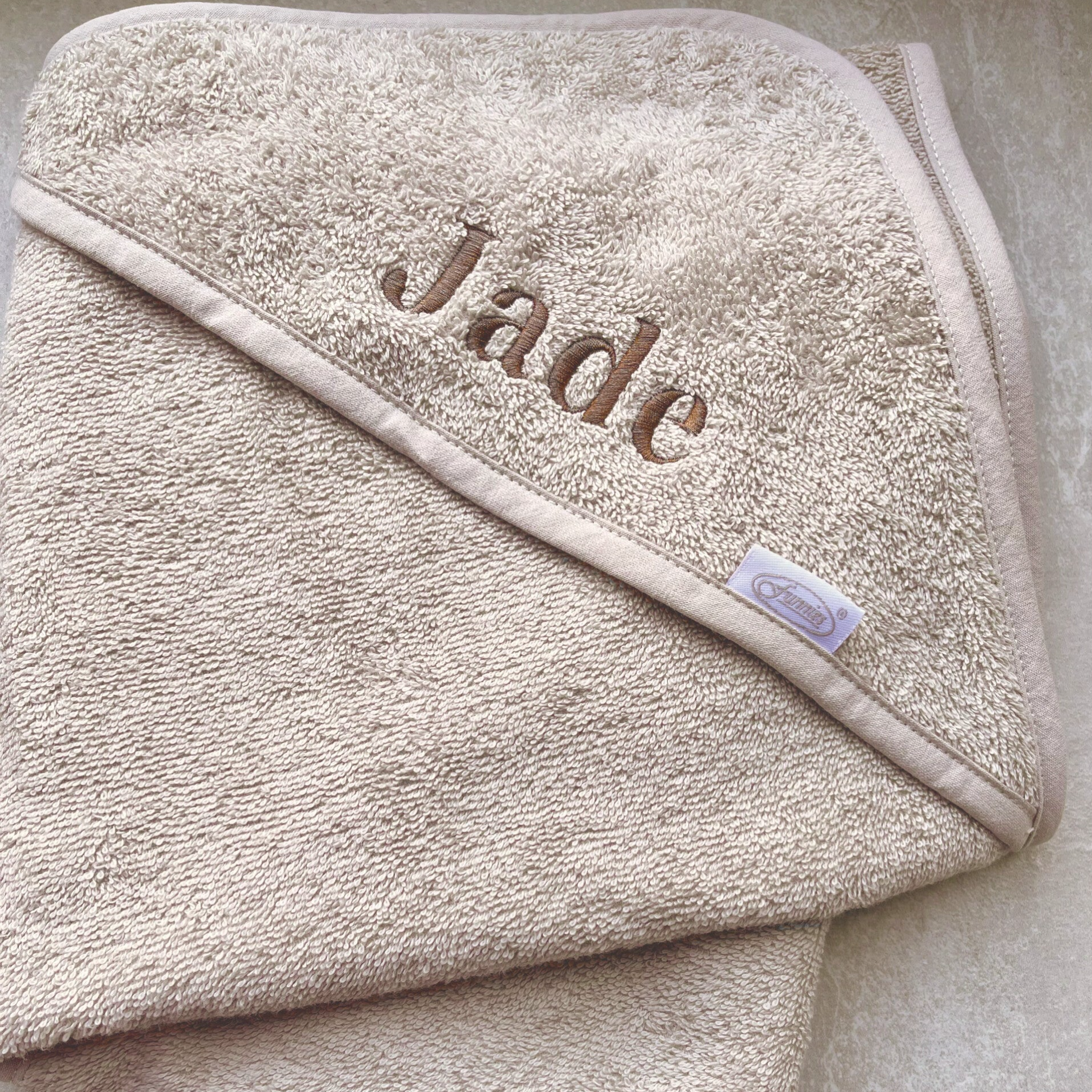 baby badcape met naam geborduurd 