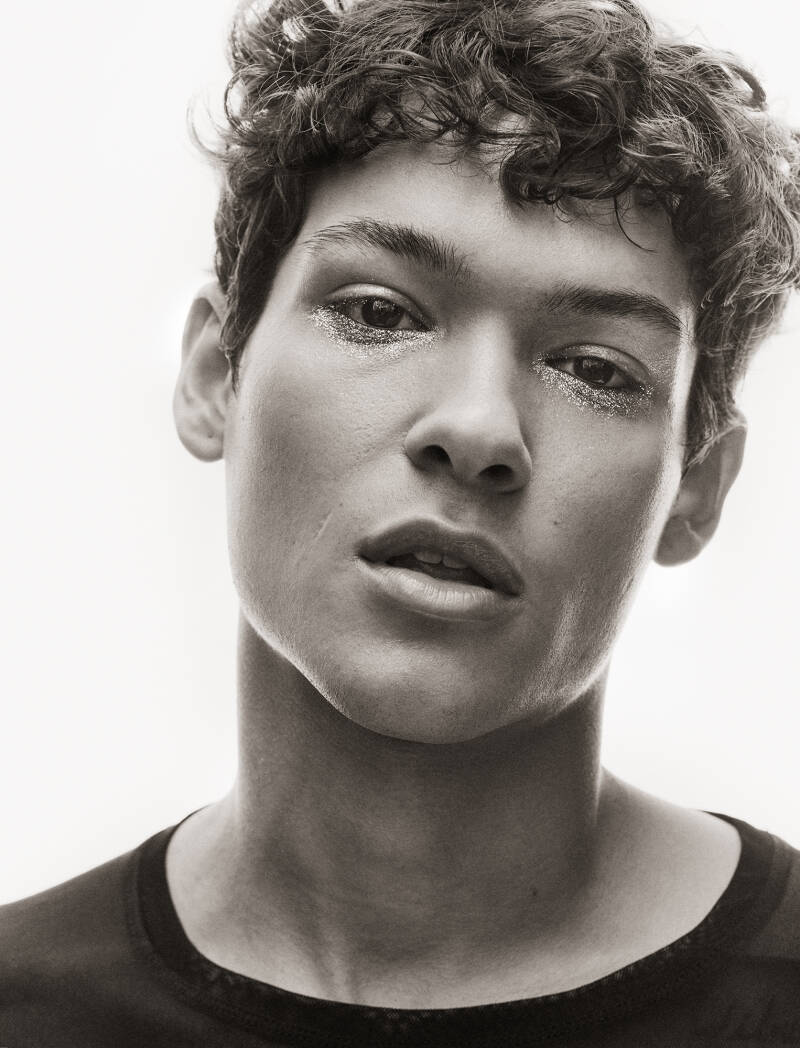 Omar Rudberg V magazine