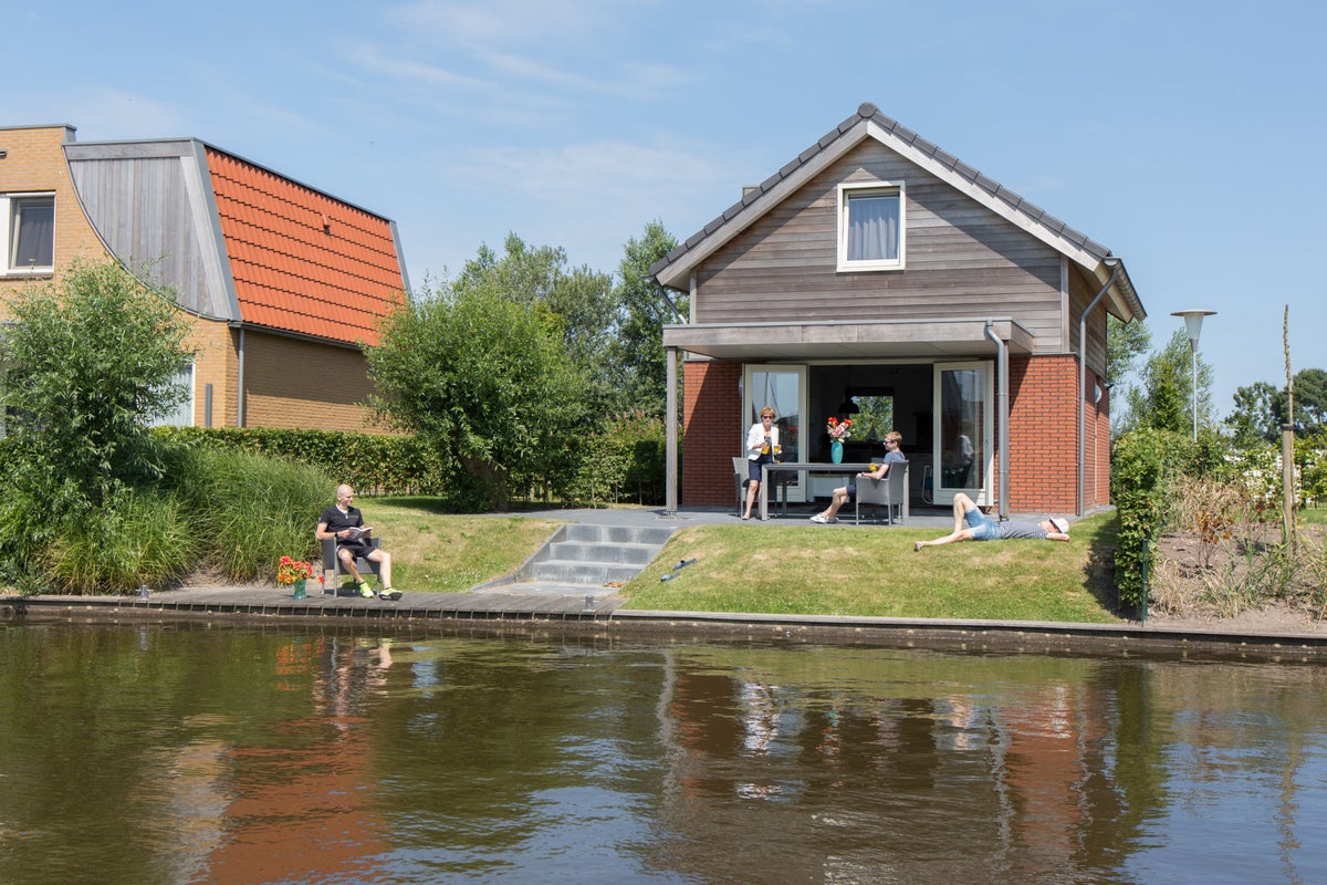Huisje aan het water in Friesland / Vakantiehuizen