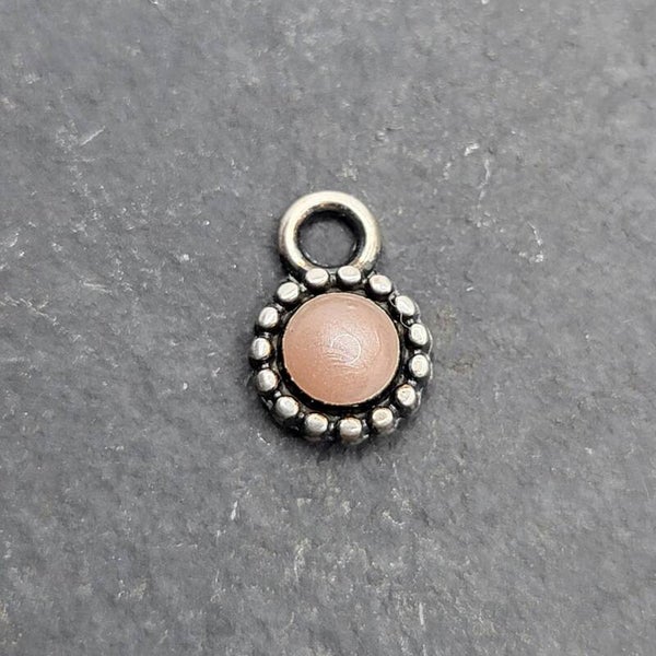 Acryl-Perle rosa verziert