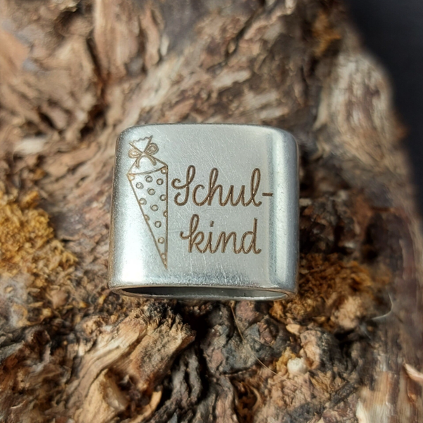 „Schulkind“ mit Schultüte