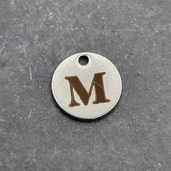 Buchstaben arial "M"
