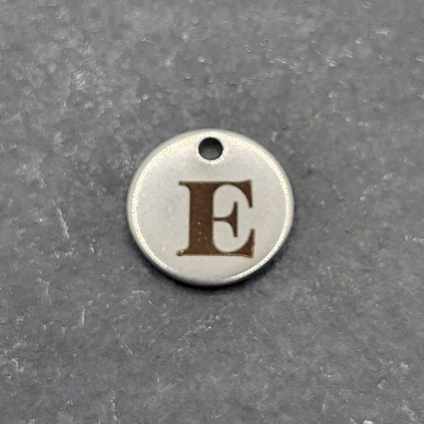 Buchstaben arial "E"
