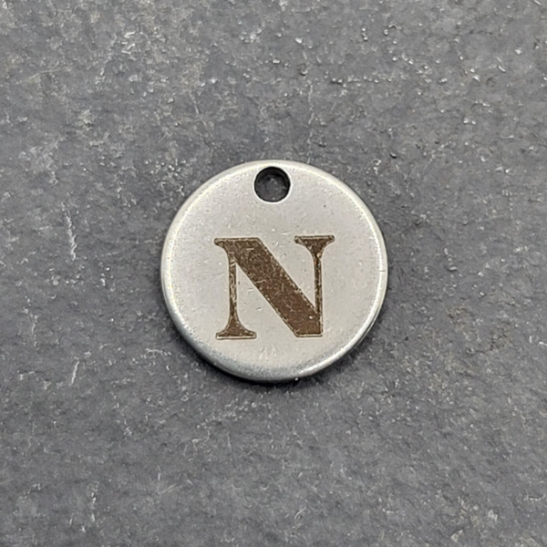 Buchstaben arial "N"