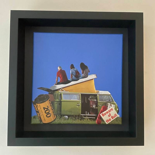 Beware of the bull 20x20x1 cm  incl lijst 25x25x6 cm