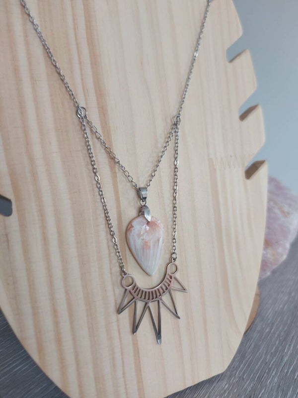 Collier en scolécite rose