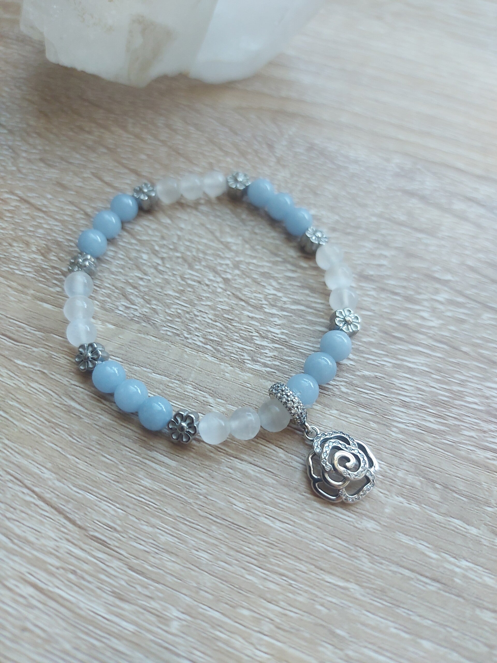 Bracelet " spirit" en angélite et gypse fibreux (sélénite)