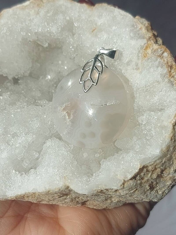 Pendentif en agate tubulaire