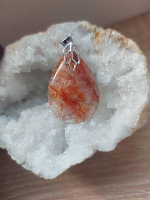 Pendentif en quartz hématoïde rouge