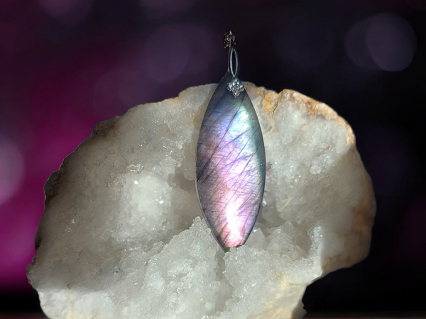 Labradorite rose, violette & grise