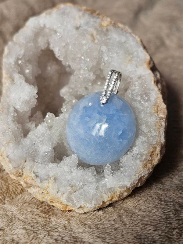 Pendentif en calcite bleue