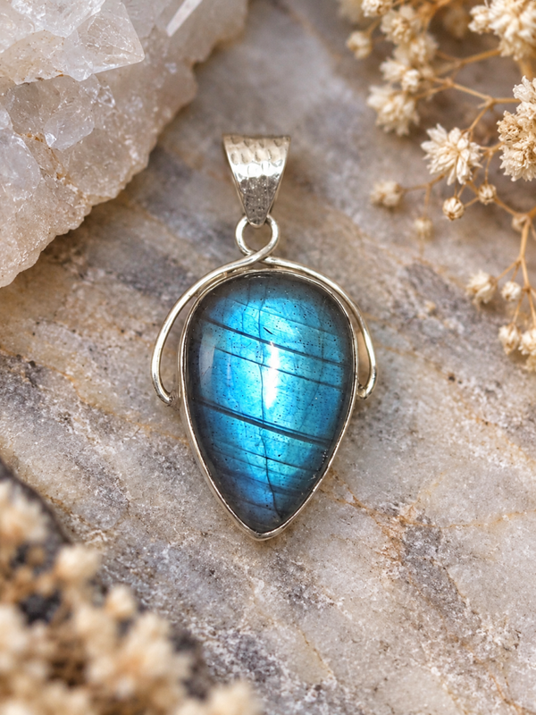 Pendentif en labradorite bleue