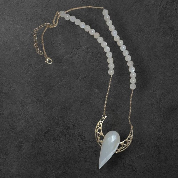 Collier "Luna Bianca" en pierre de lune blanche facettée