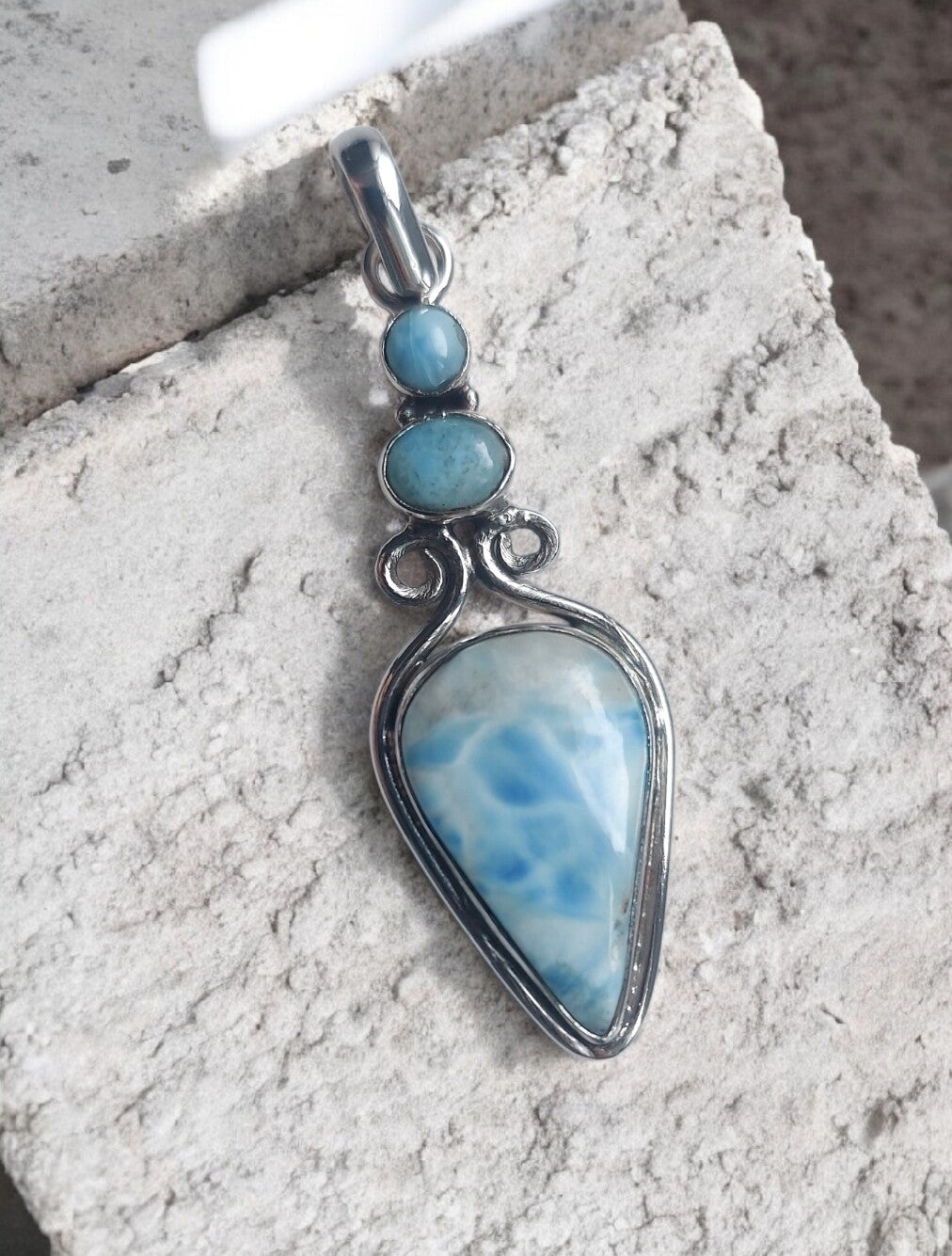 Pendentif "cœur de l'océan" en larimar
