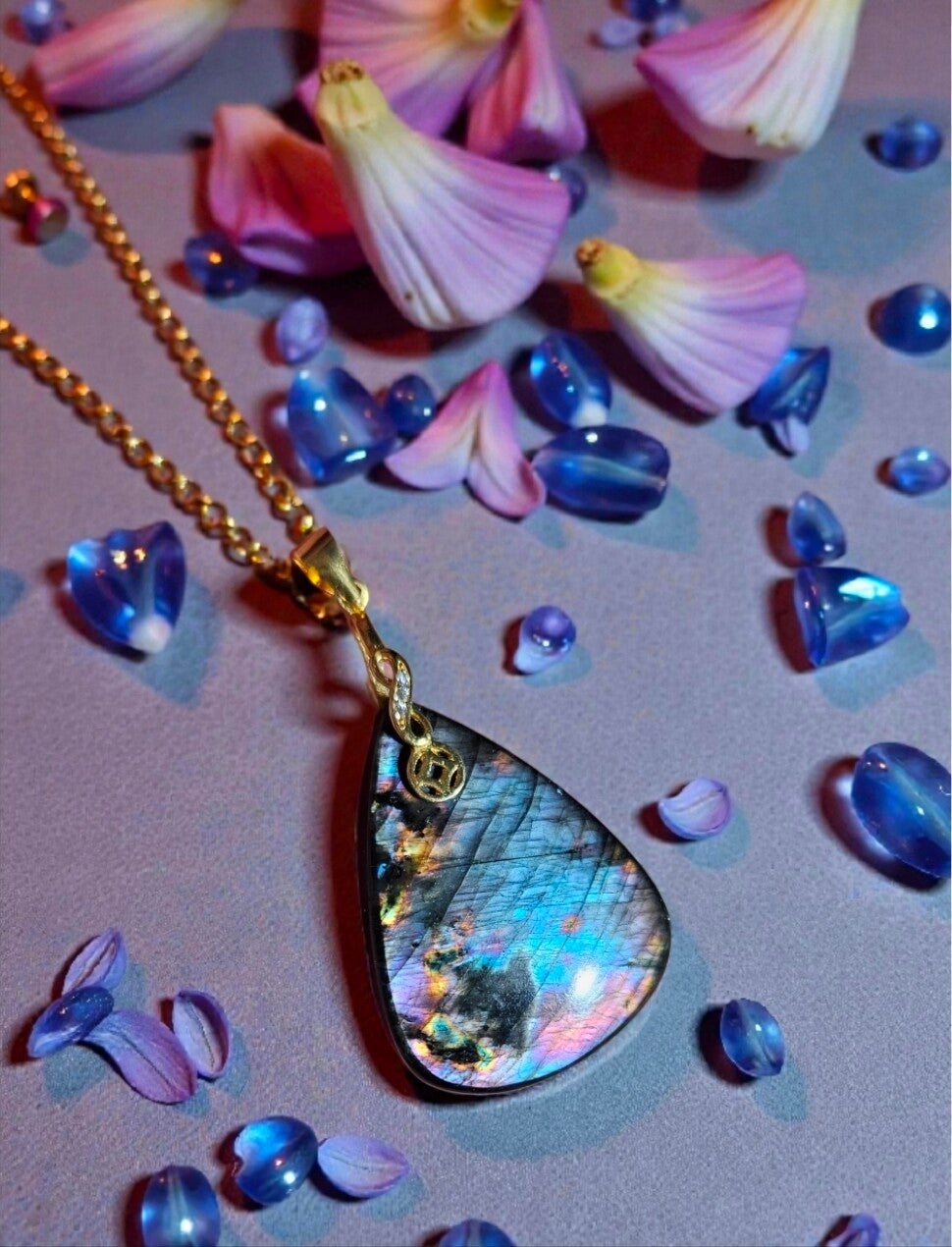 Pendentif "Étreinte boréale" en labradorite