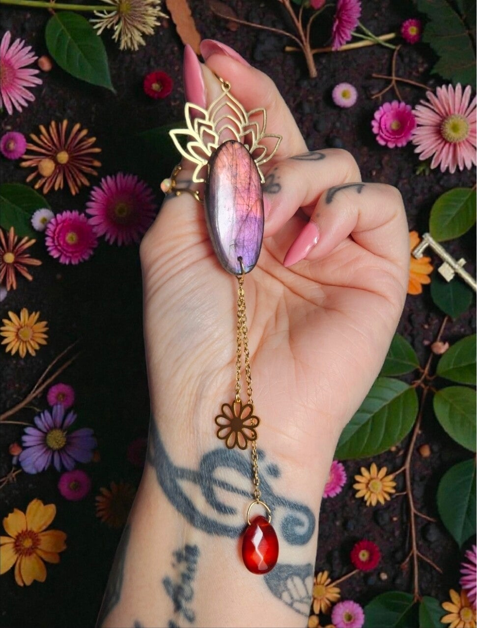 Pendentif " l'aurore des Déesses" en labradorite & cornaline