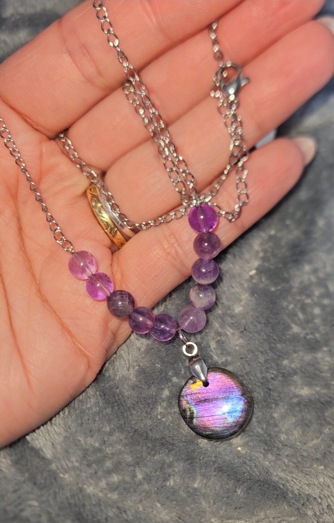 Collier " Voile d'Intuition" en labradorite violette & perles d'améthyste