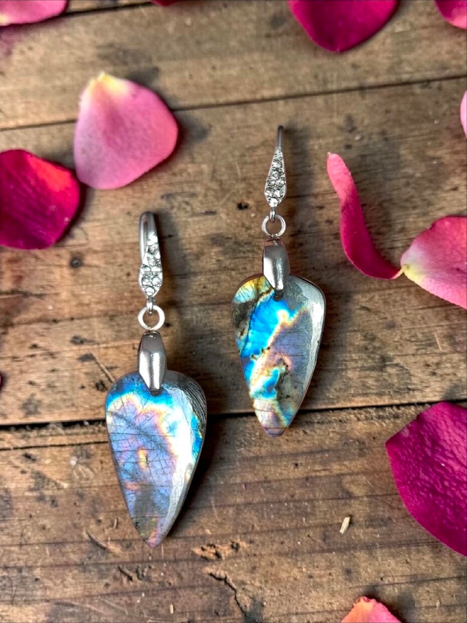 Boucles d'oreilles en labradorite multicolore