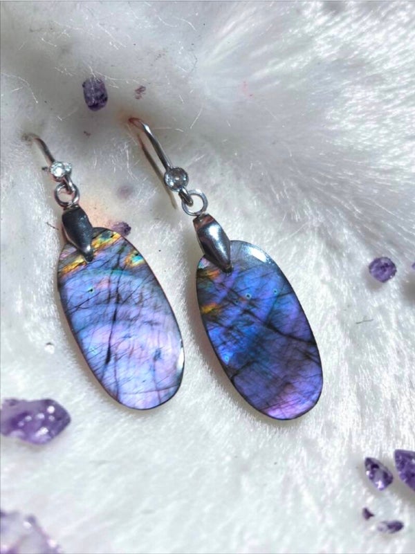 Boucles d'oreilles en labradorite violette