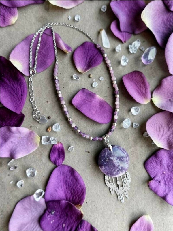Collier "Plumes des songes" en lépidolite