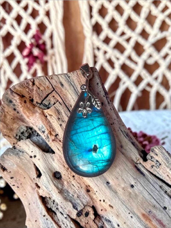 Pendentif en labradorite bleue