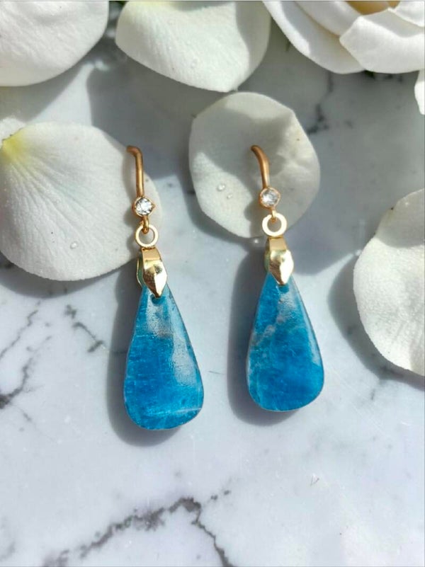 Boucles d'oreilles en apatite bleue