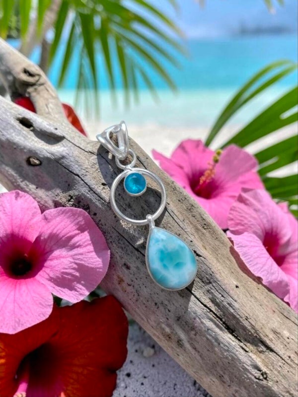 Pendentif artisanal en Larimar & Topaze bleue – Argent 925