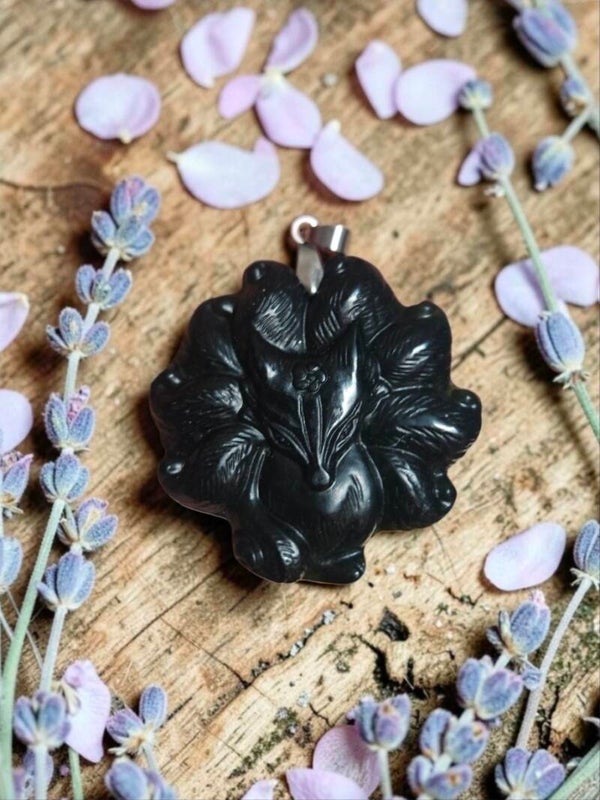 Pendentif en jade noir