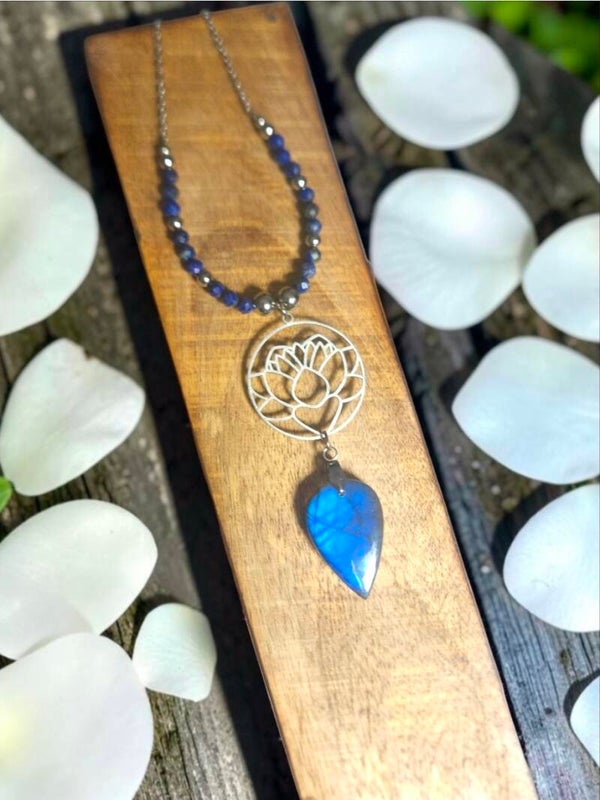 Collier "Lotus d'Azur"