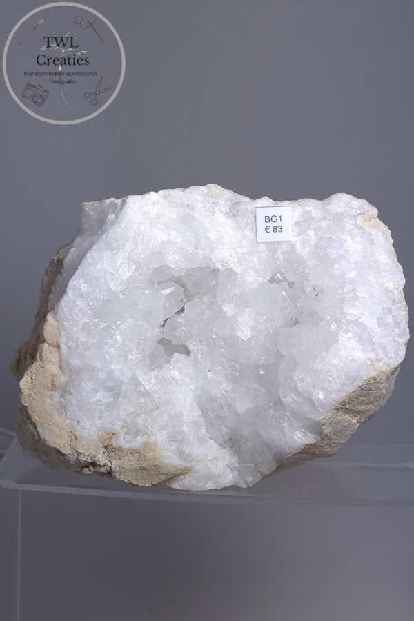 Bergkristal halve geode (BG1)