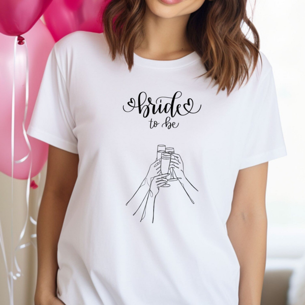 Bride to Be T-Shirt – Anstoß-Motiv mit Sektgläsern & Händen – JGA Outfit