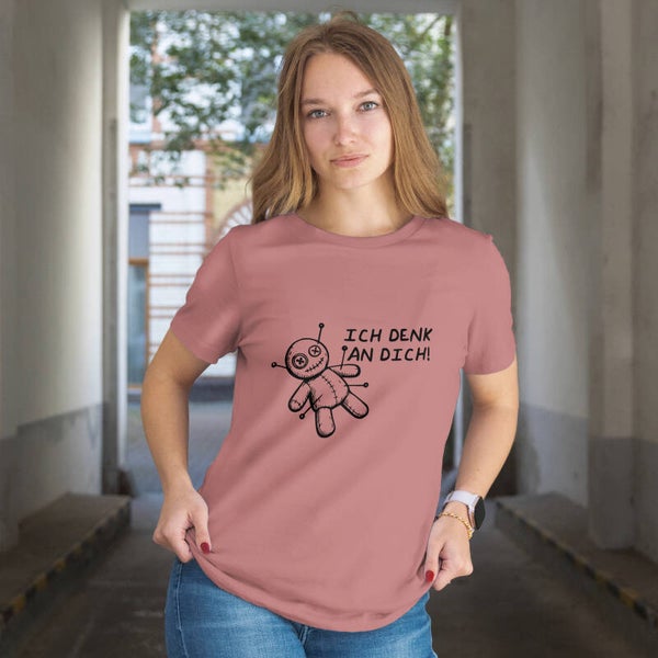 T-Shirt „Ich denk an dich“ | Voodoo Puppe Shirt | Geschenk Humor Sarkasmus | Fun Shirt Männer Frauen Unisex