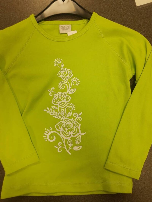 Longsleeve limegroen 2 (110/116)